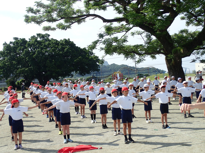 指宿市立山川小学校 : 運動会全体練習スタート